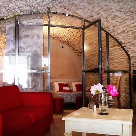Chambre de charme avec plein d authenticité du 13 ème siècle. 40m² Châteauneuf-du-Pape Esterno foto
