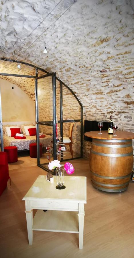 Chambre de charme avec plein d authenticité du 13 ème siècle. 40m² Châteauneuf-du-Pape Esterno foto