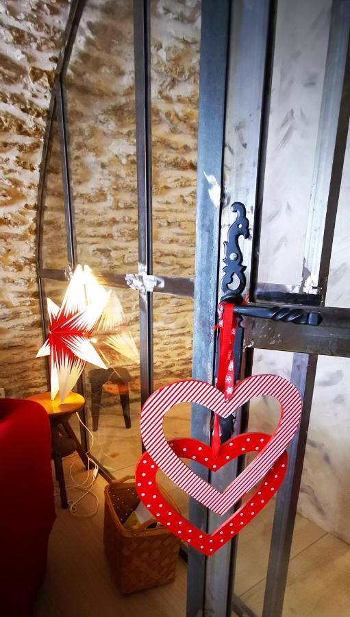 Chambre de charme avec plein d authenticité du 13 ème siècle. 40m² Châteauneuf-du-Pape Esterno foto